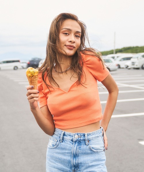 BLONDEY（ブロンディ）の「ハートネックパフスリーブトップス（Tシャツ/カットソー・レディース・ホワイト/ブラック/オレンジ・FREE）」の3枚目の写真