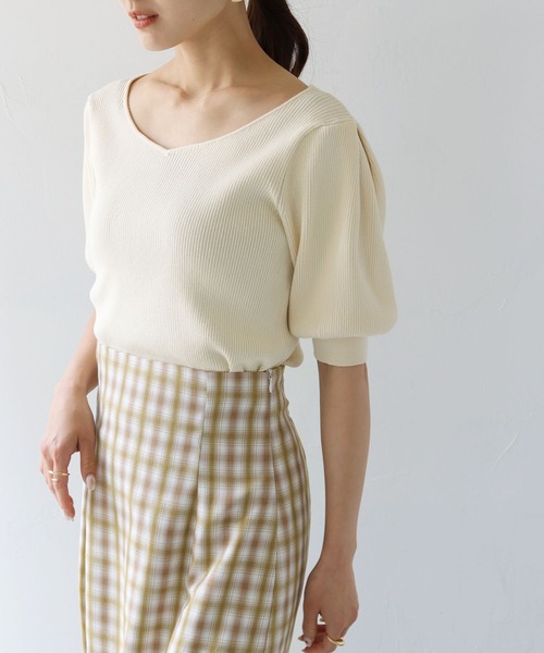 HER CLOSET（ハークローゼット）の「【TWENTY THREE】WEB限定ハートネックパフスリーブリブニットトップス（ニット/セーター・レディース・ブラック/パープル/イエロー/アイボリー・M）」の13枚目の写真