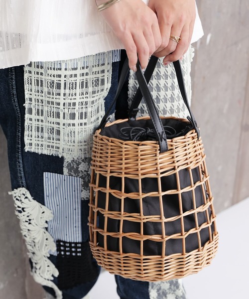 osharewalker（オシャレウォーカー）の「『編み柳巾着カゴバッグ』（かごバッグ・レディース・ブラック/アイボリー・FREE）」の22枚目の写真