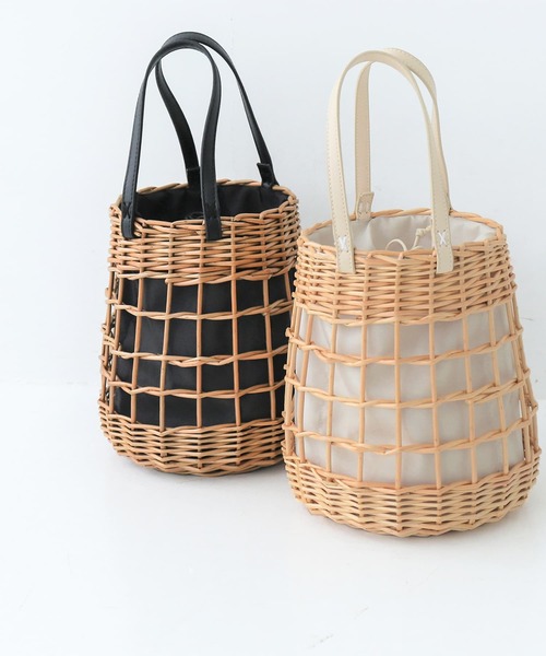 osharewalker（オシャレウォーカー）の「『編み柳巾着カゴバッグ』（かごバッグ・レディース・ブラック/アイボリー・FREE）」の3枚目の写真