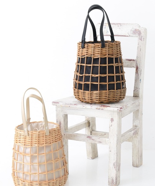 osharewalker（オシャレウォーカー）の「『編み柳巾着カゴバッグ』（かごバッグ・レディース・ブラック/アイボリー・FREE）」の4枚目の写真