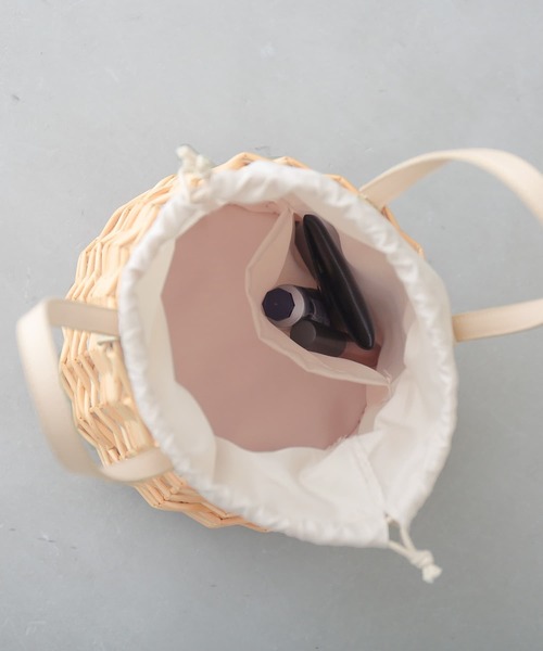 osharewalker（オシャレウォーカー）の「『編み柳巾着カゴバッグ』（かごバッグ・レディース・ブラック/アイボリー・FREE）」の8枚目の写真