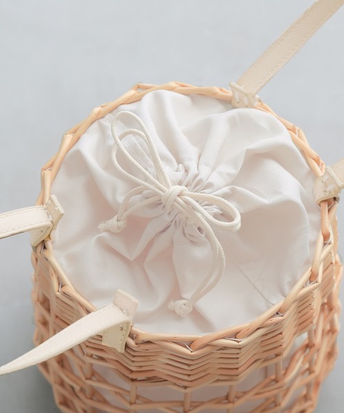 osharewalker（オシャレウォーカー）の「『編み柳巾着カゴバッグ』（かごバッグ・レディース・ブラック/アイボリー・FREE）」の13枚目の写真