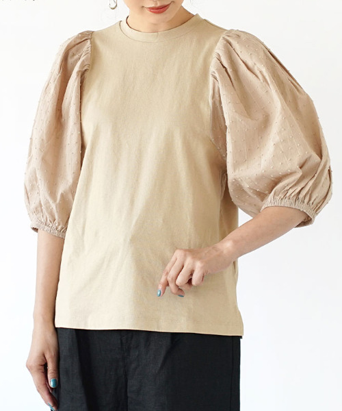 apartment department（アパートメントデパートメント）の「ドビードットジャガード ボリュームスリーブカットソー（Tシャツ/カットソー・レディース・ブラック/ベージュ・M）」の7枚目の写真