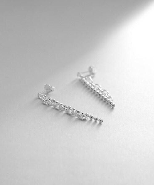 シルバー コンビネーションチェーン ニュアンスボールピアス（ピアス（両耳用））｜COCOSHNIK（ココシュニック） 6,006円