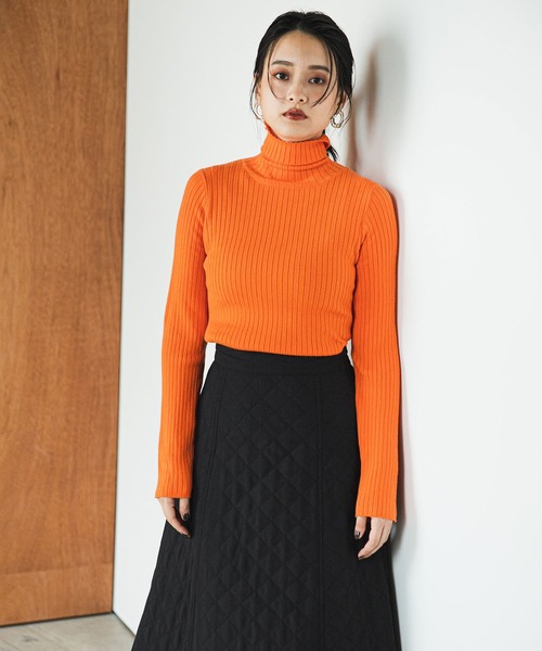 bohmal(ボマール)の「ロングスリーブカラフルリブタートルニット(ニット/セーター・レディース・ブラック/パープル/オフホワイト/ピンク/ライム/オレンジ/ロイヤルブルー/スカイブルー/ホワイト×ブラック/レッド/イエロー/グリーン/グレイッシュブルー/スモークピンク/グレー・FREE)」の21枚目の写真