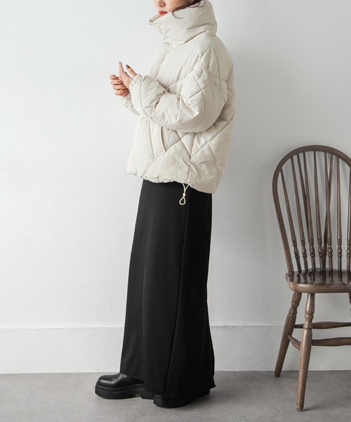 Chillfar(チルファー)の「ダイヤキルトBIG中綿ダウンジャケット(ダウンジャケット/コート・レディース・ブラック/カーキ/アイボリー・MEDIUM/LARGE)」の17枚目の写真