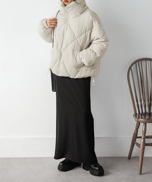 Chillfar(チルファー)の「ダイヤキルトBIG中綿ダウンジャケット(ダウンジャケット/コート・レディース・ブラック/カーキ/アイボリー・MEDIUM/LARGE)」の18枚目の写真