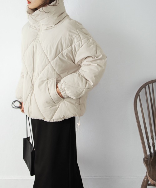 Chillfar(チルファー)の「ダイヤキルトBIG中綿ダウンジャケット(ダウンジャケット/コート・レディース・ブラック/カーキ/アイボリー・MEDIUM/LARGE)」の13枚目の写真