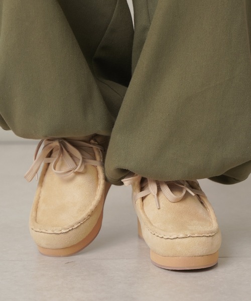 SPINNS（スピンズ）の「フェイクスウェードブーツ（ブーツ・レディース・ブラック/ベージュ・L/LL/M）」の2枚目の写真