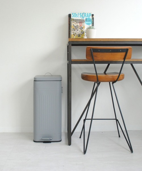 entre square(アントレスクエアー)の「bcl Galva ダストボックス スクエア 30L マットグレー スチール製ゴミ箱(ダストボックス・レディース・グレー・ONE SIZE)」の6枚目の写真