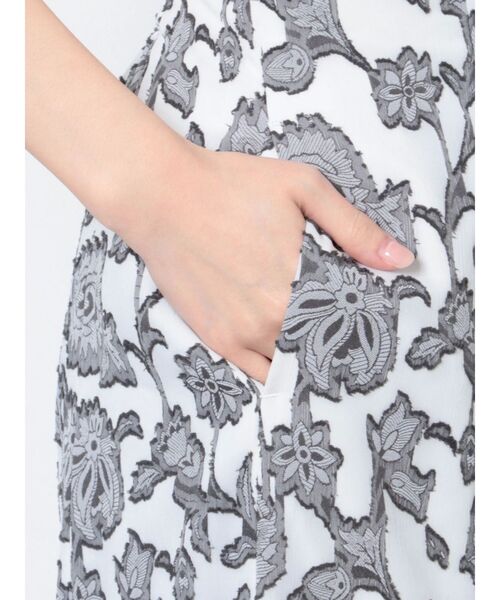 LAGUNAMOON（ラグナムーン）の「アシンメトリージャガードフレアスカート（スカート・レディース・ブラック/アイボリー・SMALL/MEDIUM）」の3枚目の写真