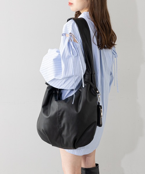 Chico（チコ）の「ポーチ付オーバルショルダーバッグ（ショルダーバッグ・レディース・アイボリー/ブラック/シルバー/ブルー・FREE）」の10枚目の写真