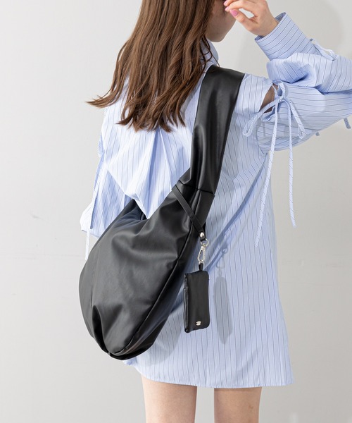 Chico（チコ）の「ポーチ付オーバルショルダーバッグ（ショルダーバッグ・レディース・アイボリー/ブラック/シルバー/ブルー・FREE）」の11枚目の写真