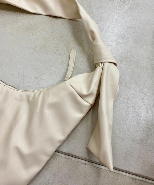 Chico（チコ）の「ポーチ付オーバルショルダーバッグ（ショルダーバッグ・レディース・アイボリー/ブラック/シルバー/ブルー・FREE）」の17枚目の写真