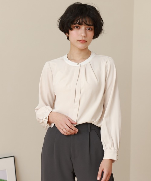 TRUDEA(トルディア)の「配色使い2WAYバンドカラーブラウス(シャツ/ブラウス・レディース・ベージュ/ホワイト/グリーン/チャコールグレー/ピンクベージュ・SMALL/MEDIUM/LARGE)」の3枚目の写真