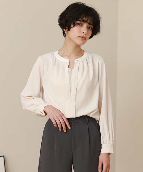 TRUDEA(トルディア)の「配色使い2WAYバンドカラーブラウス(シャツ/ブラウス・レディース・ベージュ/ホワイト/グリーン/チャコールグレー/ピンクベージュ・SMALL/MEDIUM/LARGE)」の22枚目の写真