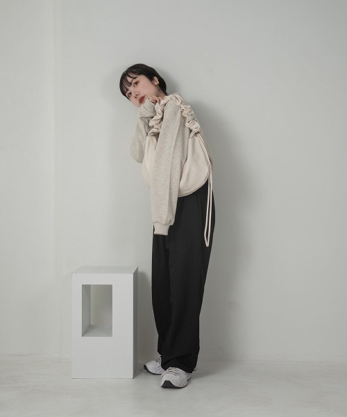 lawgy（ラウジー）の「drawstring 2way bag（ハンドバッグ・レディース・ブラック/アイボリー・FREE）」の10枚目の写真