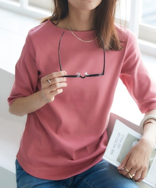 nissen(ニッセン)の「UVカット綿100%フライス素材ボートネック5分袖Tシャツ(Tシャツ/カットソー・レディース・グレイッシュベージュ/ローズ/ブラック/ブルー/グリーン/オフホワイト/カーキ・LL/M/S/L)」の7枚目の写真