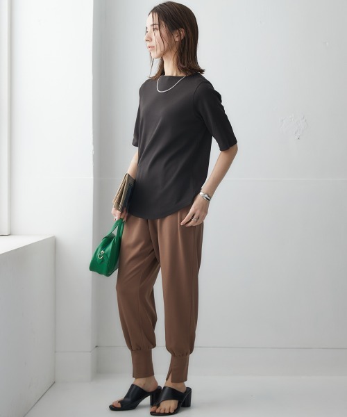 nissen(ニッセン)の「UVカット綿100%フライス素材ボートネック5分袖Tシャツ(Tシャツ/カットソー・レディース・グレイッシュベージュ/ローズ/ブラック/ブルー/グリーン/オフホワイト/カーキ・LL/M/S/L)」の9枚目の写真