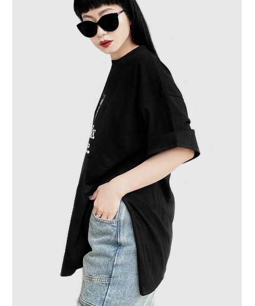 LVEU.（ラブユ.）の「【LVEU.】ジャーナルプリントオーバーTシャツ（Aiselect） / トップス Tシャツ 半袖 オーバー プリント グラフィック ブラック ホワイト（Tシャツ/カットソー・レディース・ホワイト/ブラック・FREE）」の6枚目の写真