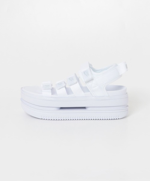 NIKE(ナイキ)の「NIKE アイコンクラシックサンダル(サンダル・レディース・ブラック/ホワイト・23/24)」の15枚目の写真