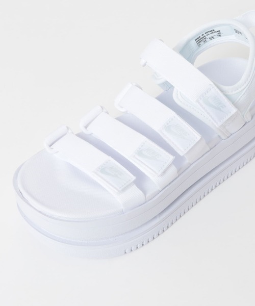 NIKE(ナイキ)の「NIKE アイコンクラシックサンダル(サンダル・レディース・ブラック/ホワイト・23/24)」の21枚目の写真