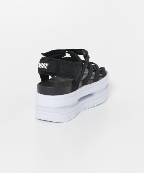 NIKE(ナイキ)の「NIKE アイコンクラシックサンダル(サンダル・レディース・ブラック/ホワイト・23/24)」の6枚目の写真