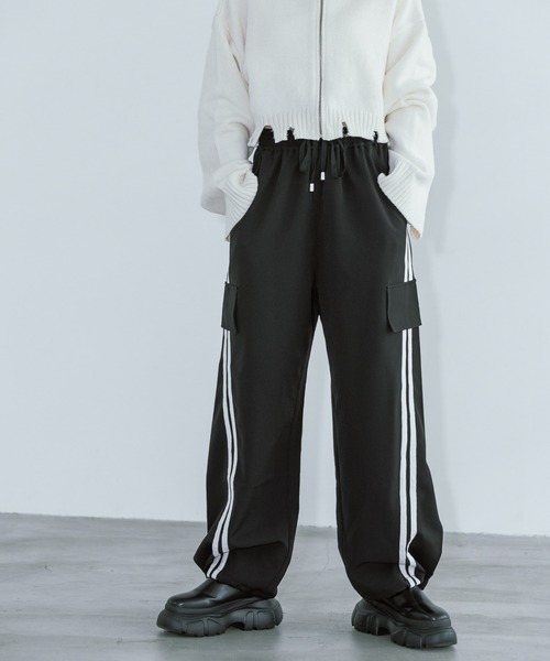 PAGEBOY（ページボーイ）の「ラインミリタリーパンツ（その他パンツ・レディース・グレイッシュベージュ/ブラック/チャコールグレー/グレー系その他4・FREE）」の10枚目の写真