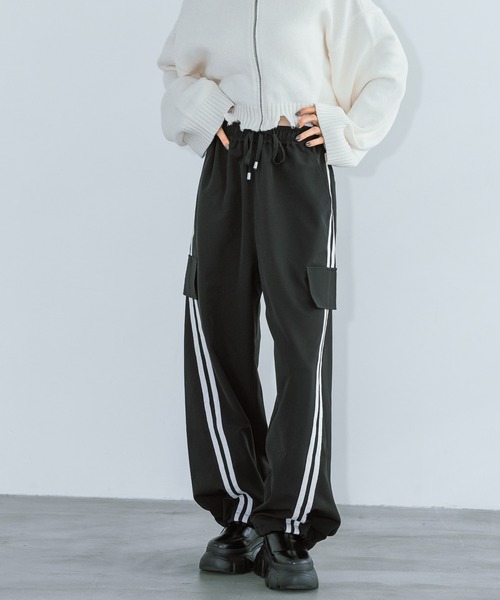 PAGEBOY（ページボーイ）の「ラインミリタリーパンツ（その他パンツ・レディース・グレイッシュベージュ/ブラック/チャコールグレー/グレー系その他4・FREE）」の15枚目の写真