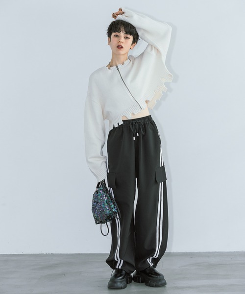 PAGEBOY（ページボーイ）の「ラインミリタリーパンツ（その他パンツ・レディース・グレイッシュベージュ/ブラック/チャコールグレー/グレー系その他4・FREE）」の13枚目の写真