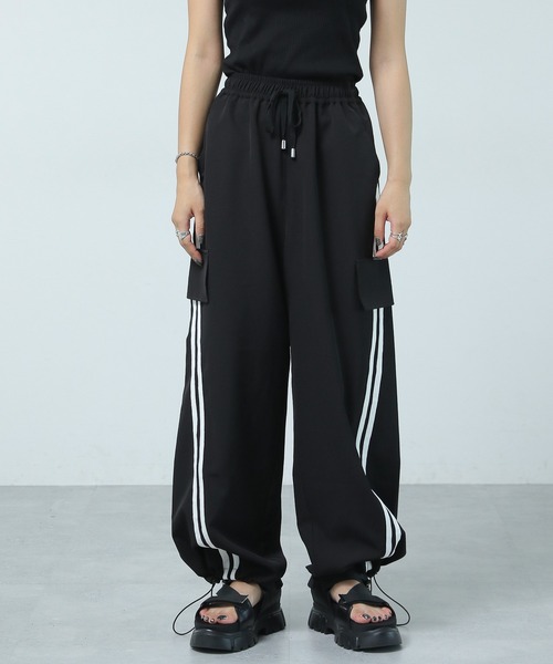 PAGEBOY（ページボーイ）の「ラインミリタリーパンツ（その他パンツ・レディース・グレイッシュベージュ/ブラック/チャコールグレー/グレー系その他4・FREE）」の6枚目の写真