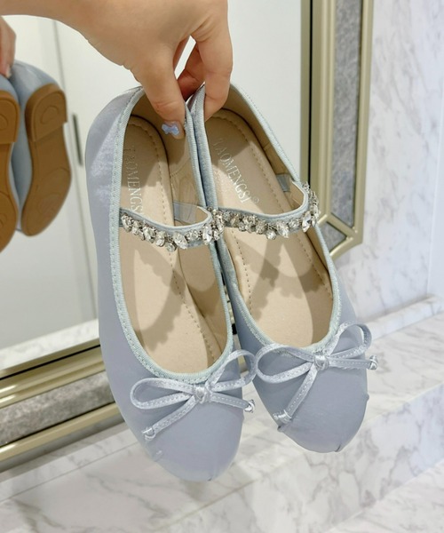 Loueme（ルエム）の「ビジューストラップバレエシューズ（バレエシューズ・レディース・アイボリー/ライトブルー/ピンク・23.5cm/24.5cm）」の3枚目の写真