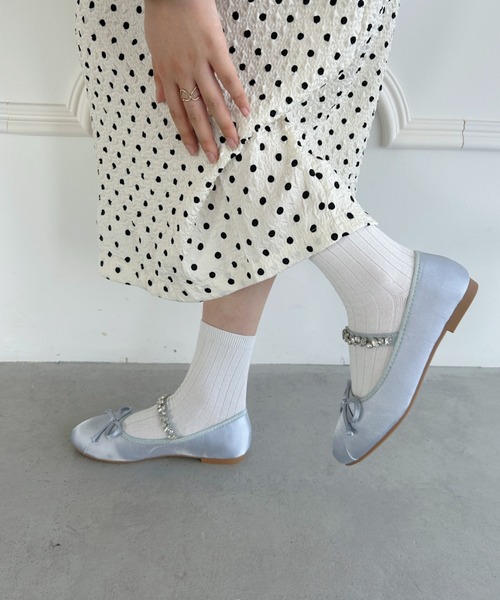 Loueme（ルエム）の「ビジューストラップバレエシューズ（バレエシューズ・レディース・アイボリー/ライトブルー/ピンク・23.5cm/24.5cm）」の14枚目の写真