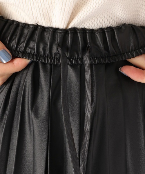 niko and...(ニコアンド)の「レザーライクロングプリーツスカート(スカート・レディース・ブラック/アイボリー/イエロー×ブラック・MEDIUM/LARGE)」の13枚目の写真