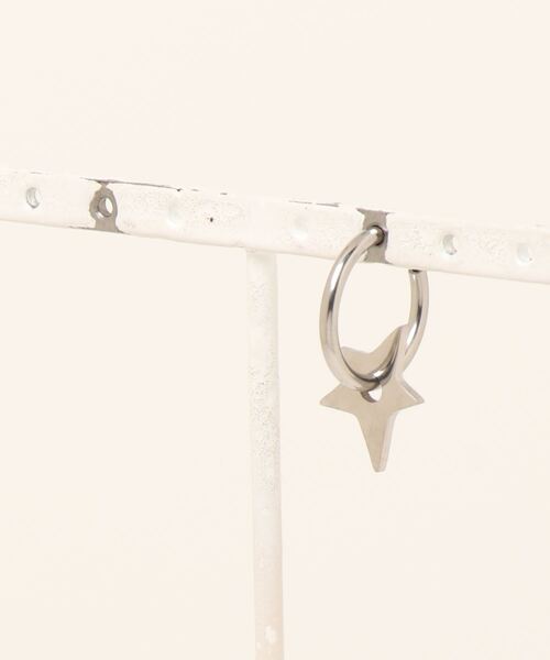 Fun & Daily（ファンアンドデイリー）の「1ピース・スタードロップサークルイヤリング（イヤリング・メンズ・シルバー系その他/シルバー・FREE）」の2枚目の写真