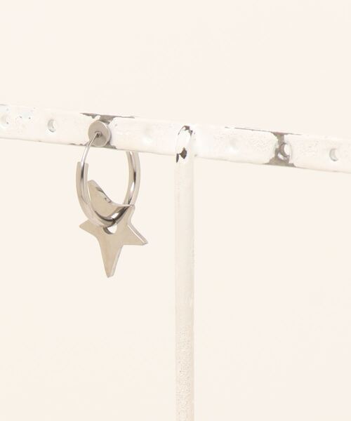 Fun & Daily（ファンアンドデイリー）の「1ピース・スタードロップサークルイヤリング（イヤリング・メンズ・シルバー系その他/シルバー・FREE）」の3枚目の写真