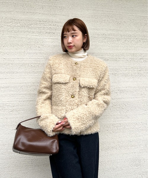 Olu.(オルドット)の「ポケットデザインボアアウター(ノーカラーコート・レディース・ベージュ/ブラック・FREE)」の5枚目の写真