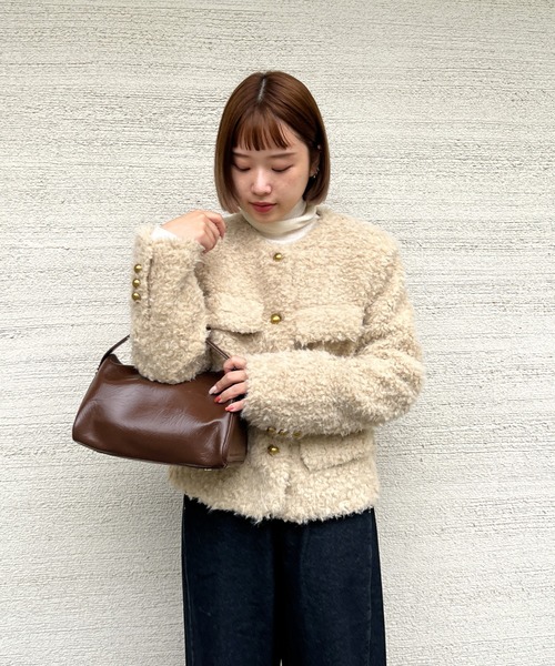 Olu.(オルドット)の「ポケットデザインボアアウター(ノーカラーコート・レディース・ベージュ/ブラック・FREE)」の6枚目の写真