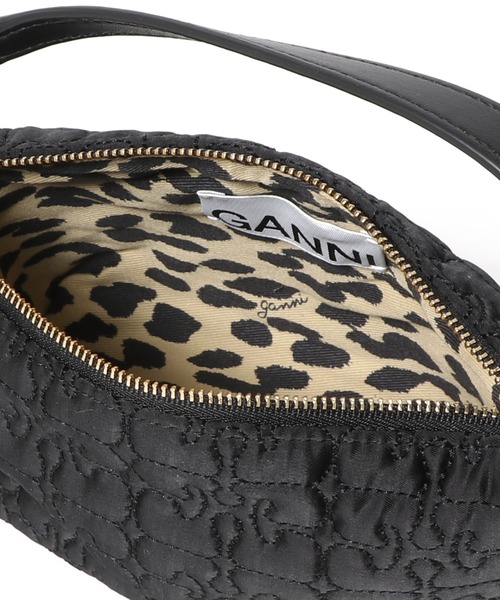 【関税込】GANNI ポーチハンドバッグ ガニー GANNI BUTTERFLY MINI FLAT COSMETIC POUCH SATIN A5736