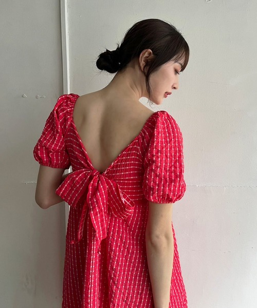 Jewelobe（ジュエローブ）の「バルーンスリーブバックリボンクレープチェックワンピース（ワンピース・レディース・レッド/ブラック・FREE）」の16枚目の写真