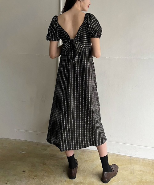 Jewelobe（ジュエローブ）の「バルーンスリーブバックリボンクレープチェックワンピース（ワンピース・レディース・レッド/ブラック・FREE）」の7枚目の写真