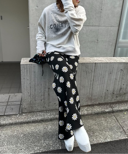 mi via loca（ミヴィアロカ）の「スウェットライク デイジー柄ジャガードニットパンツ（その他パンツ・レディース・グレー/ブラック/ブラウン/ベージュ・FREE）」の12枚目の写真