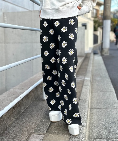 mi via loca（ミヴィアロカ）の「スウェットライク デイジー柄ジャガードニットパンツ（その他パンツ・レディース・グレー/ブラック/ブラウン/ベージュ・FREE）」の11枚目の写真