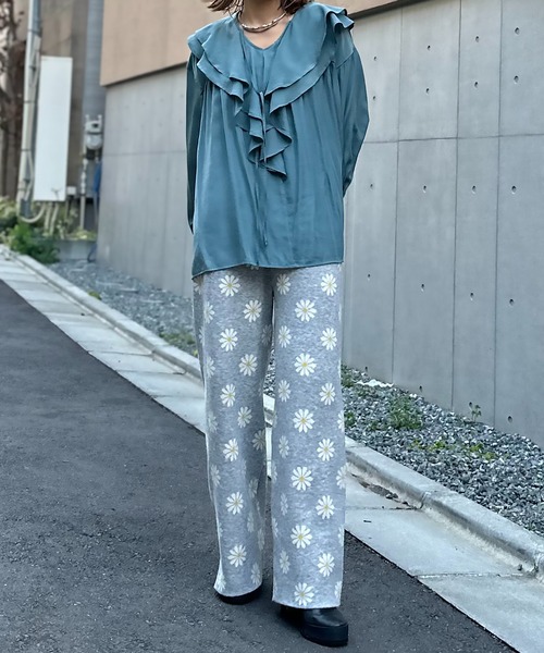 mi via loca（ミヴィアロカ）の「スウェットライク デイジー柄ジャガードニットパンツ（その他パンツ・レディース・グレー/ブラック/ブラウン/ベージュ・FREE）」の18枚目の写真