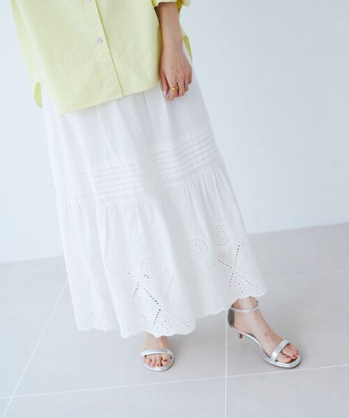 le.coeur blanc（ルクールブラン）の「カットワークレーススカート（スカート・レディース・オフホワイト/ブラック・38）」の3枚目の写真