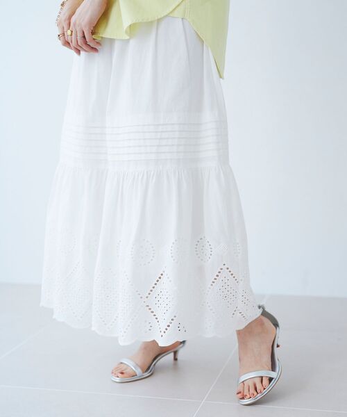 le.coeur blanc（ルクールブラン）の「カットワークレーススカート（スカート・レディース・オフホワイト/ブラック・38）」の4枚目の写真