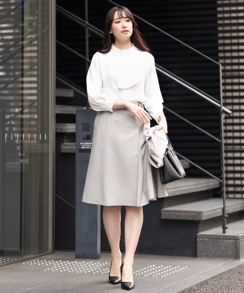 OFUON le MK（オフオンルエムケー）の「ナチュラルストレッチ ドライタッチラップ風デザインスカート/洗える（スカート・レディース・ライトグレー/ブラック・40/38/36）」の22枚目の写真