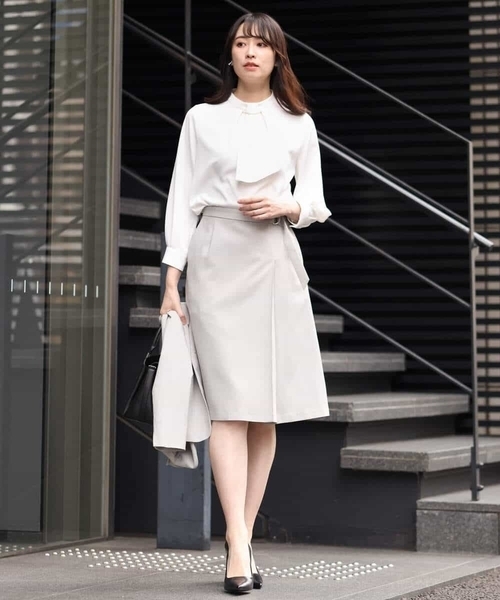 OFUON le MK（オフオンルエムケー）の「ナチュラルストレッチ ドライタッチラップ風デザインスカート/洗える（スカート・レディース・ライトグレー/ブラック・40/38/36）」の20枚目の写真