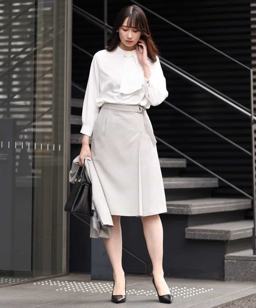 OFUON le MK（オフオンルエムケー）の「ナチュラルストレッチ ドライタッチラップ風デザインスカート/洗える（スカート・レディース・ライトグレー/ブラック・40/38/36）」の19枚目の写真